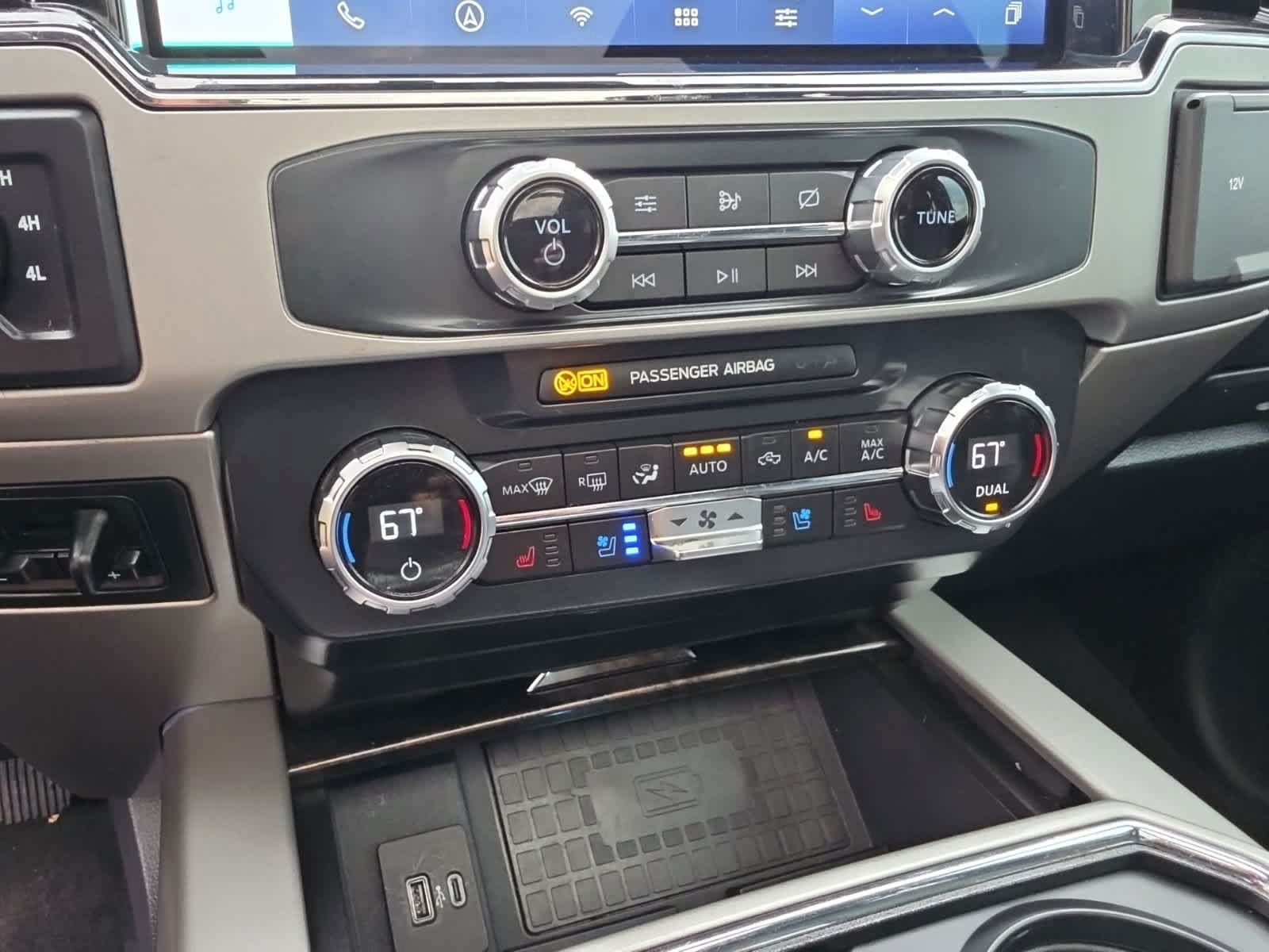 Used 2022 Ford F350 Lariat w/ Lariat Ultimate Package AWD/4WD image 32