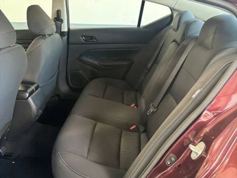 Used 2024 Nissan Altima 2.5 SV FWD image 9