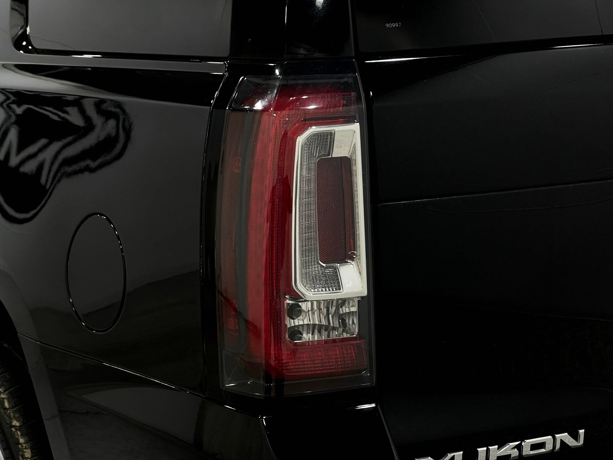 Used 2019 GMC Yukon SLT w/ Premium Edition AWD/4WD image 36
