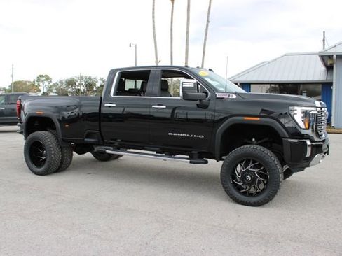 Used 2024 GMC Sierra 3500 Denali w/ Denali Reserve Package AWD/4WD image 15