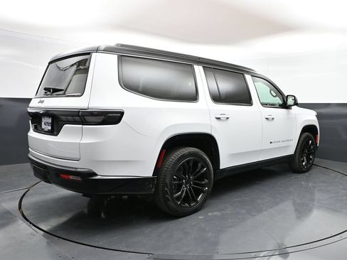 New 2026 Jeep Grand Wagoneer Summit AWD/4WD image 44