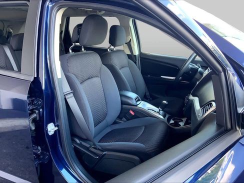 Used 2018 Dodge Journey SXT w/ Connectivity Group FWD image 9