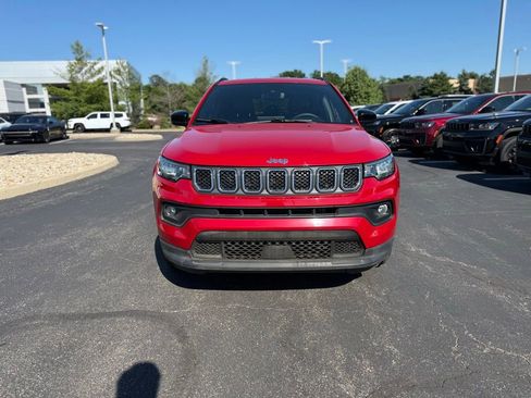 Used 2024 Jeep Compass Latitude AWD/4WD image 8