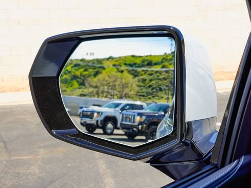 New 2026 Cadillac Escalade ESV Platinum Sport w/ LPO, ONYX Package image 16