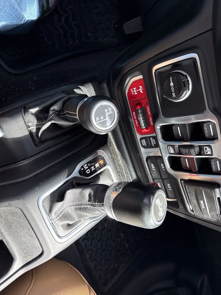 Used 2021 Jeep Wrangler Unlimited Rubicon w/ Dual Top Group AWD/4WD image 19