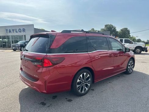 Used 2025 Honda Odyssey Elite image 18