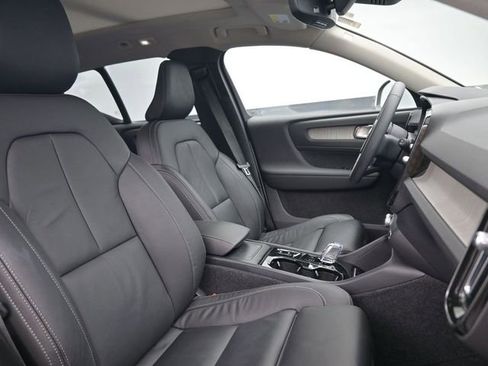 Used 2023 Volvo XC40 B4 Plus w/ Protection Package Premier image 33