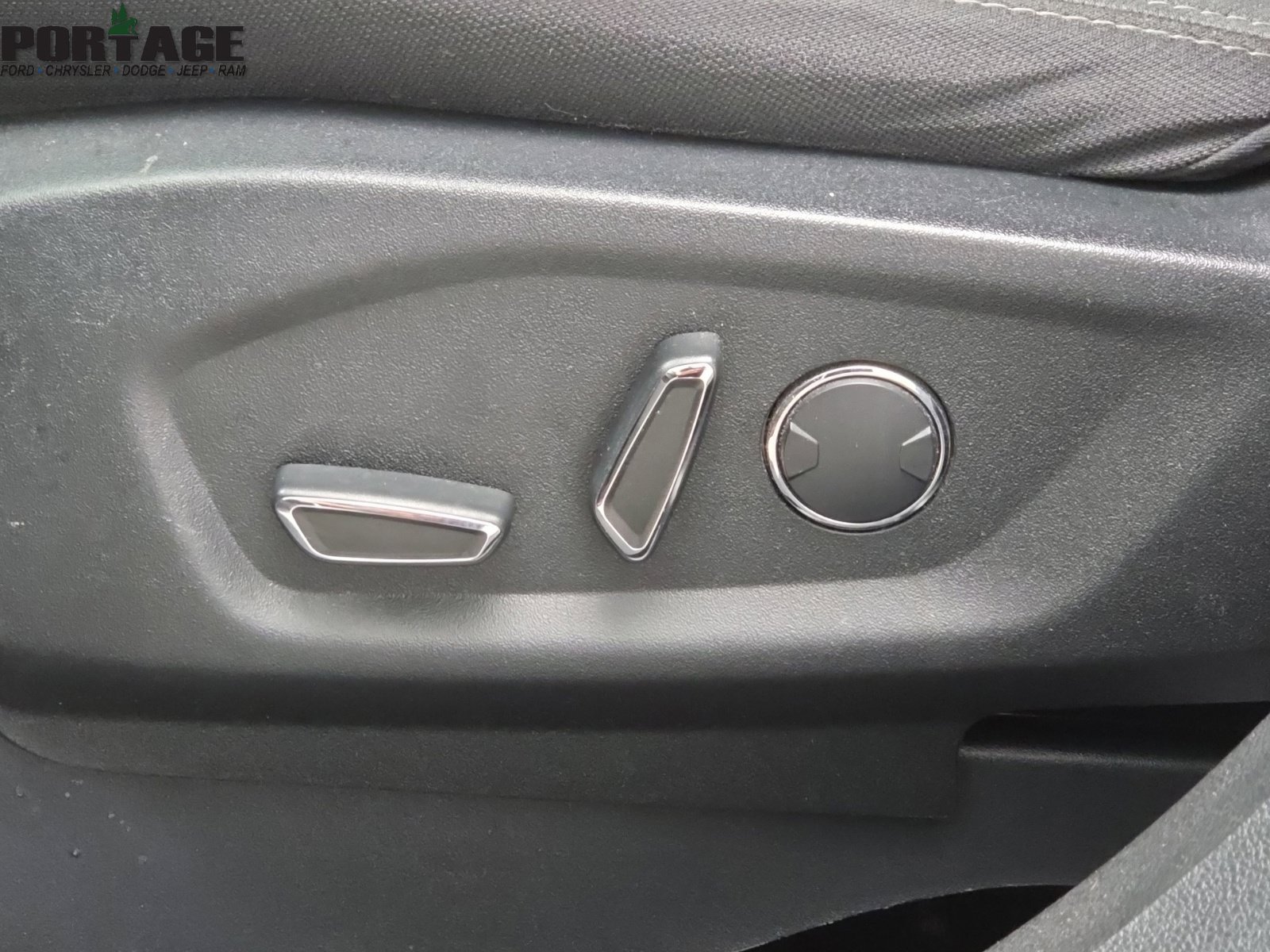 Used 2018 Ford Explorer XLT AWD/4WD image 17