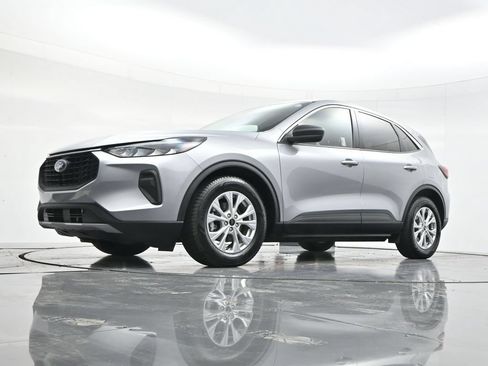 Used 2024 Ford Escape Active w/ Cold Weather Package FWD image 35