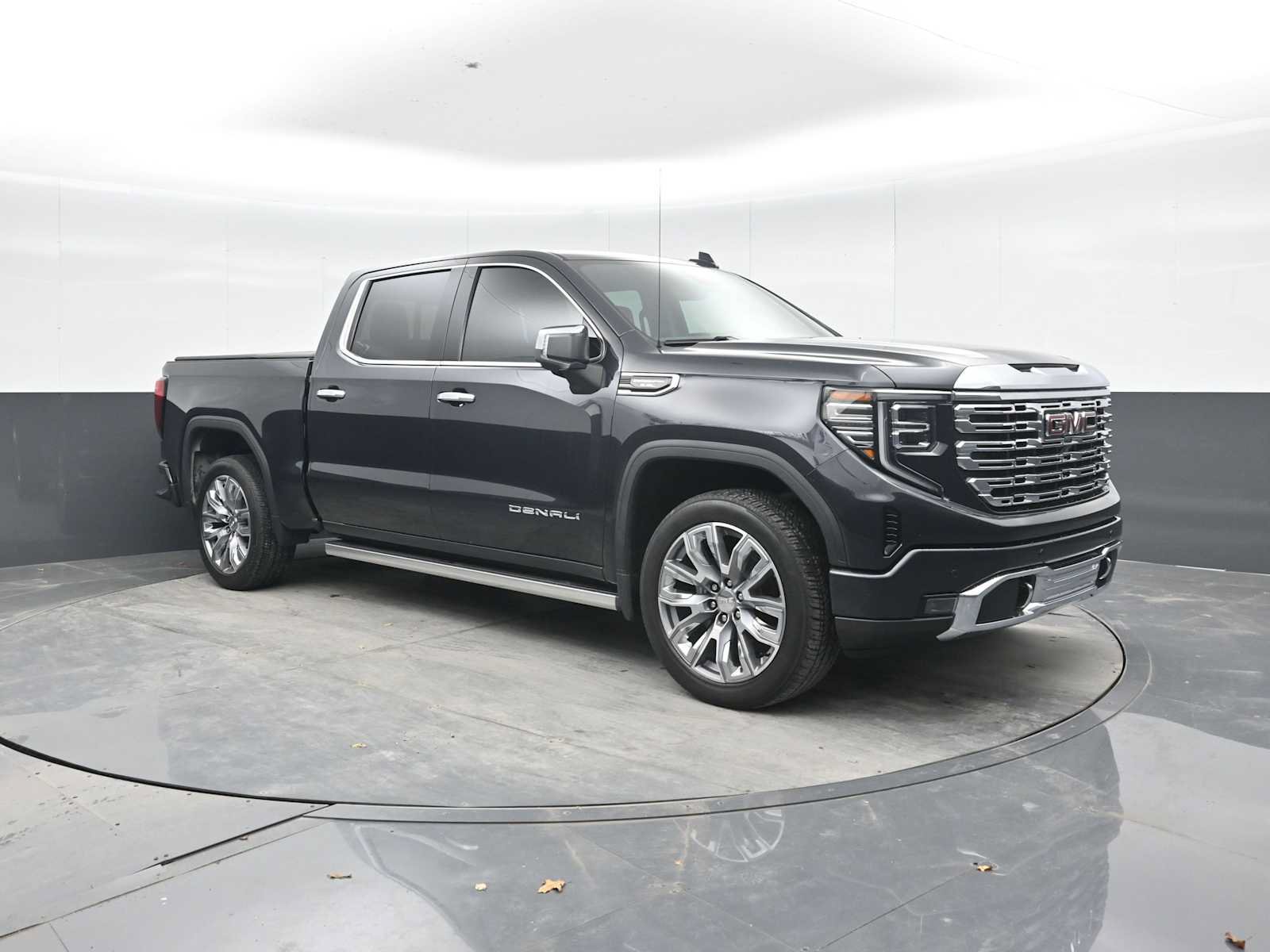 Used 2023 GMC Sierra 1500 Denali w/ Denali Reserve Package AWD/4WD image 7