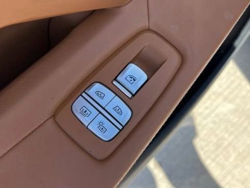 Used 2018 BMW 740i image 17