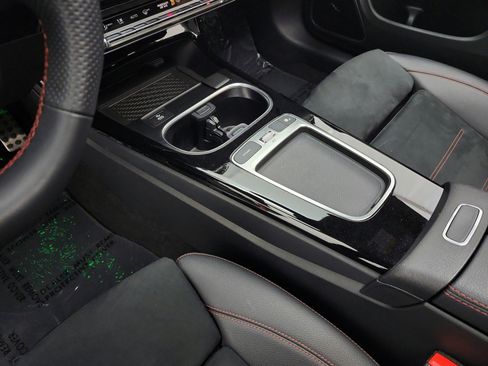 Used 2024 Mercedes-Benz CLA 250 image 11