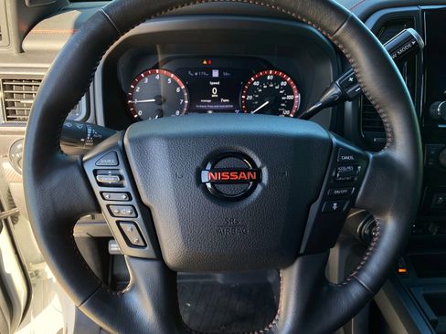 Used 2022 Nissan Titan PRO-4X w/ Pro-4x Convenience Package image 23