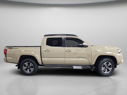Used 2017 Toyota Tacoma TRD Sport image 24