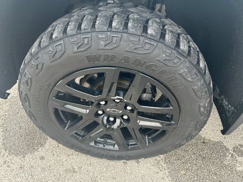 Used 2022 Chevrolet Silverado 1500 LT Trail Boss w/ Bed Protection Package AWD/4WD image 16