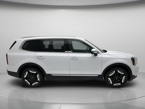 Used 2025 Kia Telluride S AWD/4WD image 4