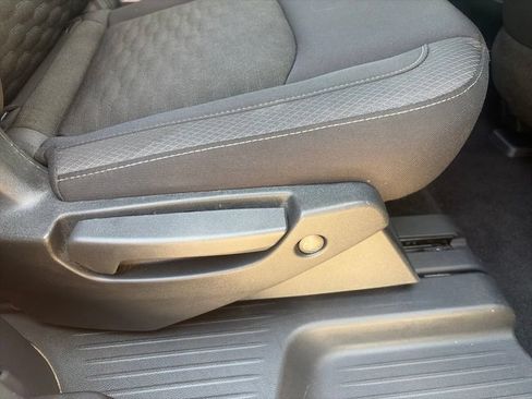 Used 2024 Nissan Pathfinder SV FWD image 12