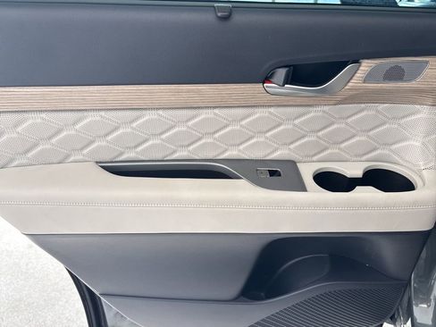 Used 2022 Hyundai Palisade Calligraphy image 16