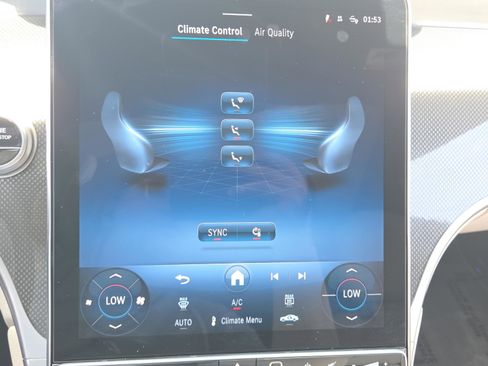 Used 2025 Mercedes-Benz GLC 300 image 29