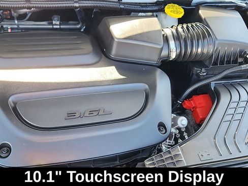 Used 2023 Chrysler Pacifica Touring-L image 18