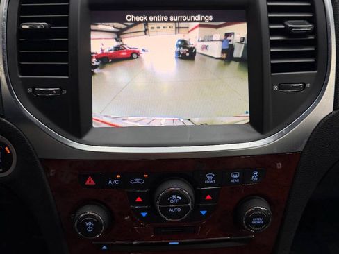 Used 2014 Chrysler 300 AWD w/ Driver Convenience Group image 28