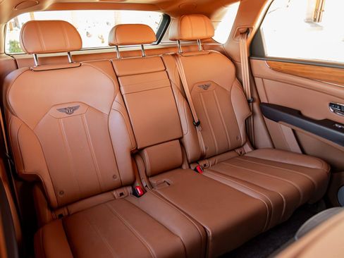 Used 2022 Bentley Bentayga image 27