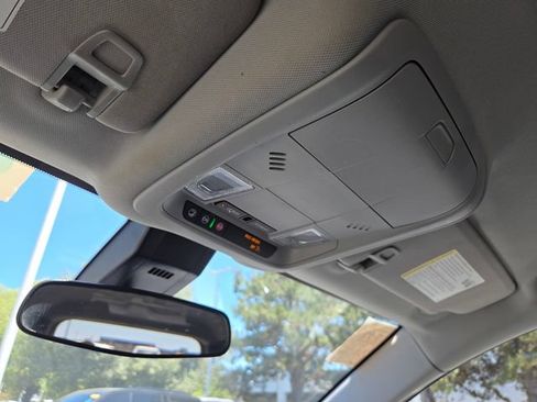 Used 2022 Chevrolet Equinox LT FWD image 17