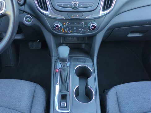 Used 2022 Chevrolet Equinox LT image 19