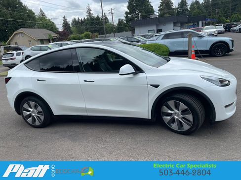 Used 2023 Tesla Model Y Long Range AWD/4WD image 17