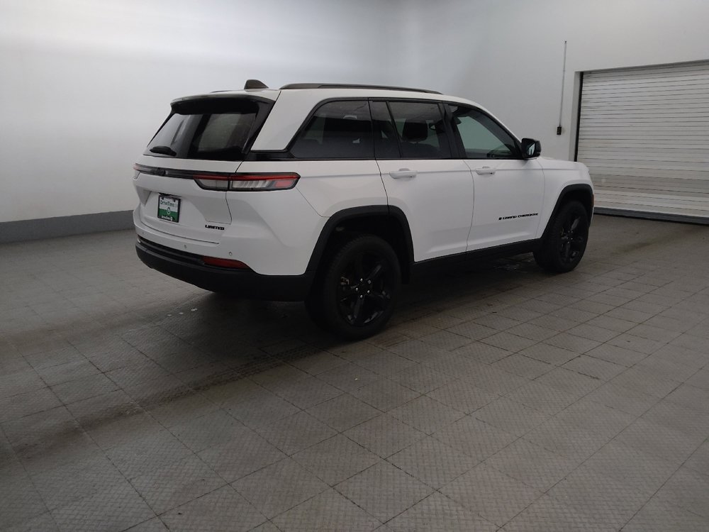 Used 2023 Jeep Grand Cherokee Limited w/ Black Appearance Package RWD image 10