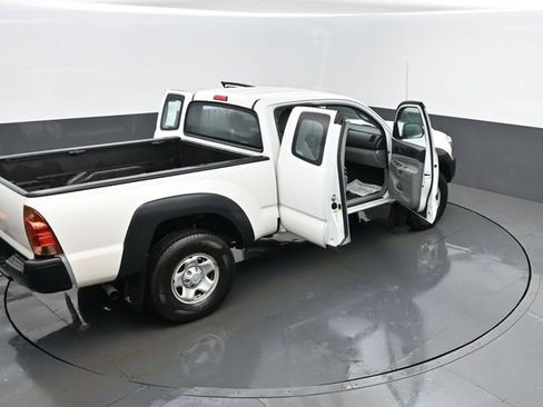 Used 2015 Toyota Tacoma Base image 24