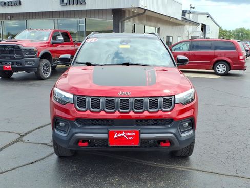 Used 2025 Jeep Compass Trailhawk w/ Trailhawk Elite Group AWD/4WD image 9