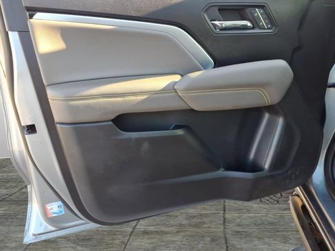 Used 2024 Chevrolet Colorado ZR2 w/ ZR2 Convenience Package III AWD/4WD image 10