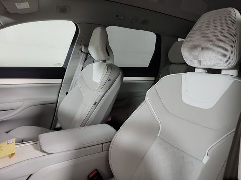 Certified 2025 Volvo EX90 Ultra AWD/4WD image 23