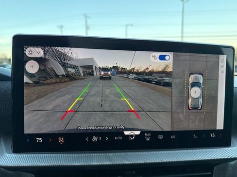 Used 2025 Ford Explorer Platinum image 31