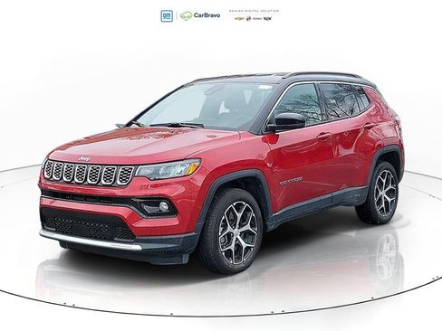 Used 2024 Jeep Compass Limited AWD/4WD image 2