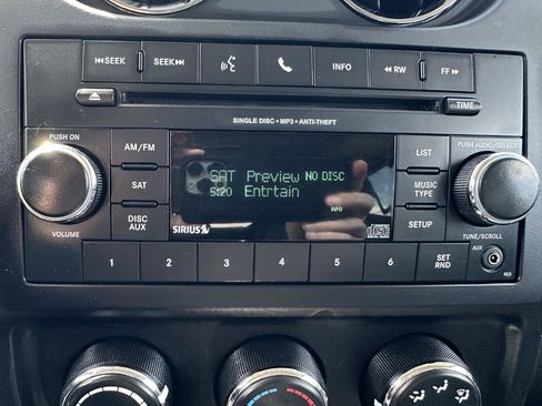 Used 2017 Jeep Patriot Latitude AWD/4WD image 58