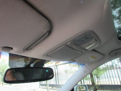 Used 2006 Hyundai Azera Limited image 23