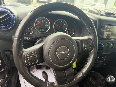 Used 2017 Jeep Wrangler Sahara w/ Connectivity Group AWD/4WD image 13