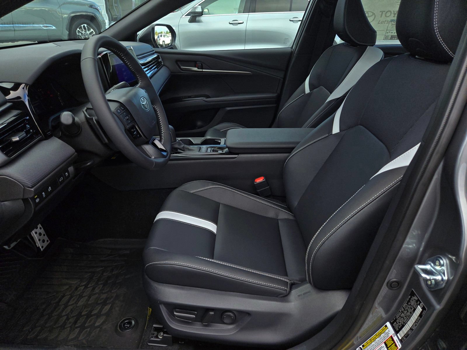 Used 2026 Toyota Camry SE FWD image 15