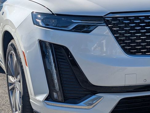 Used 2022 Cadillac XT6 Premium Luxury image 9