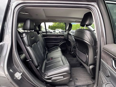 Used 2022 Jeep Grand Cherokee L Limited AWD/4WD image 17