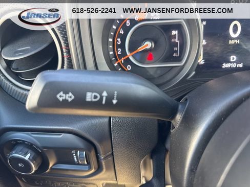 Used 2025 Jeep Wrangler Unlimited Rubicon AWD/4WD image 19