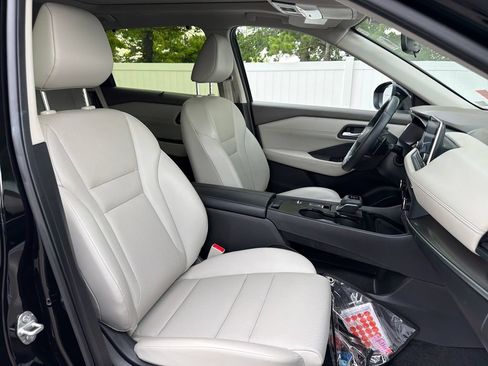 Used 2025 Nissan Rogue SV w/ SV Premium Package FWD image 51