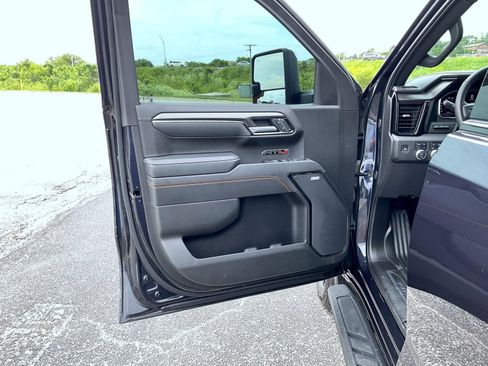 Certified 2025 GMC Sierra 1500 AT4 w/ AT4 Premium Package AWD/4WD image 9