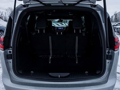 New 2026 Chrysler Pacifica Select image 12
