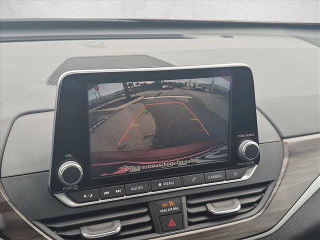 Used 2025 Nissan Altima 2.5 SV FWD image 14