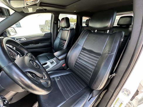 Used 2018 Jeep Grand Cherokee Limited image 19