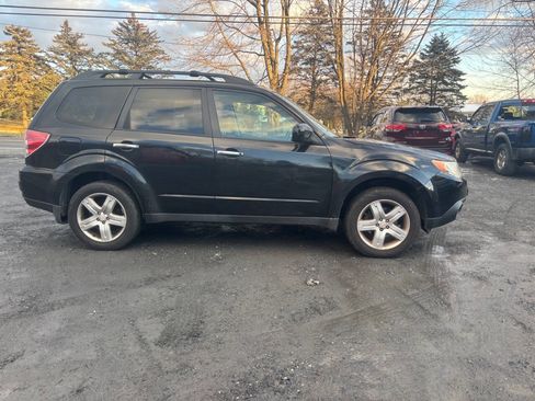Used 2010 Subaru Forester 2.5X Premium image 3