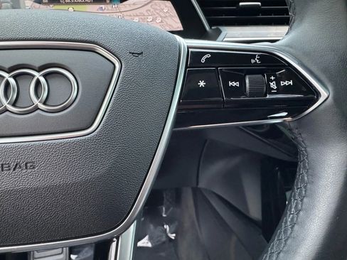 Used 2022 Audi e-tron Premium Plus image 32